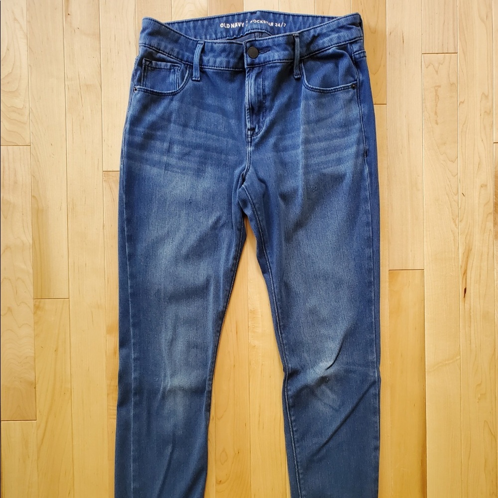 I’m selling a pair of Old Navy rockstar jeggings.
